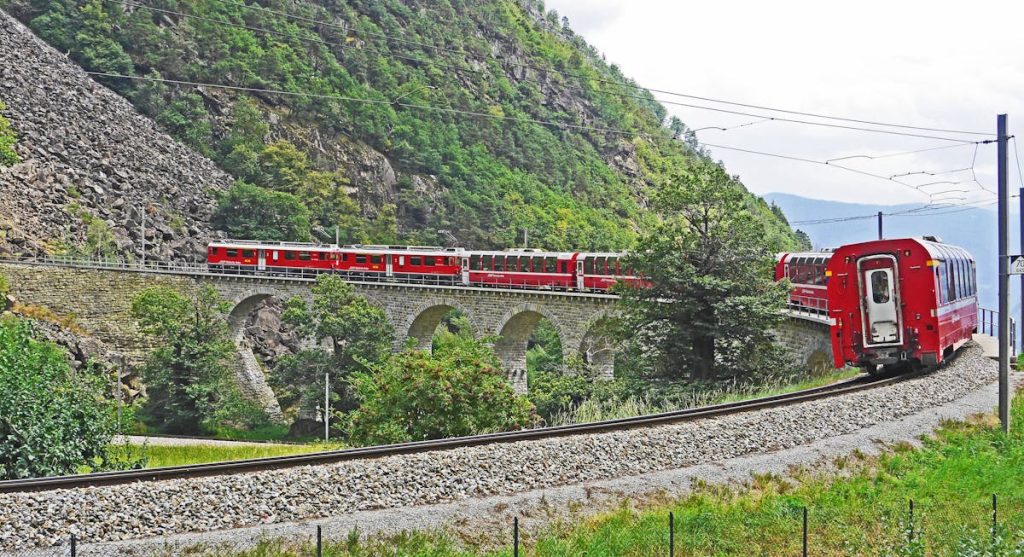 bernina-railway-sweeping-viaduct-brusion-bernina-159252